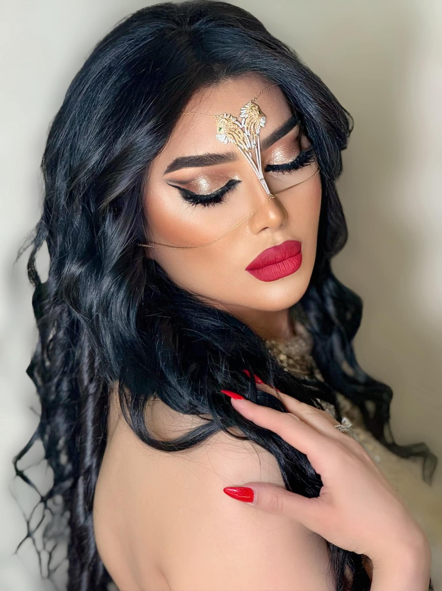 رنا الأبيض - التاج الذهبي